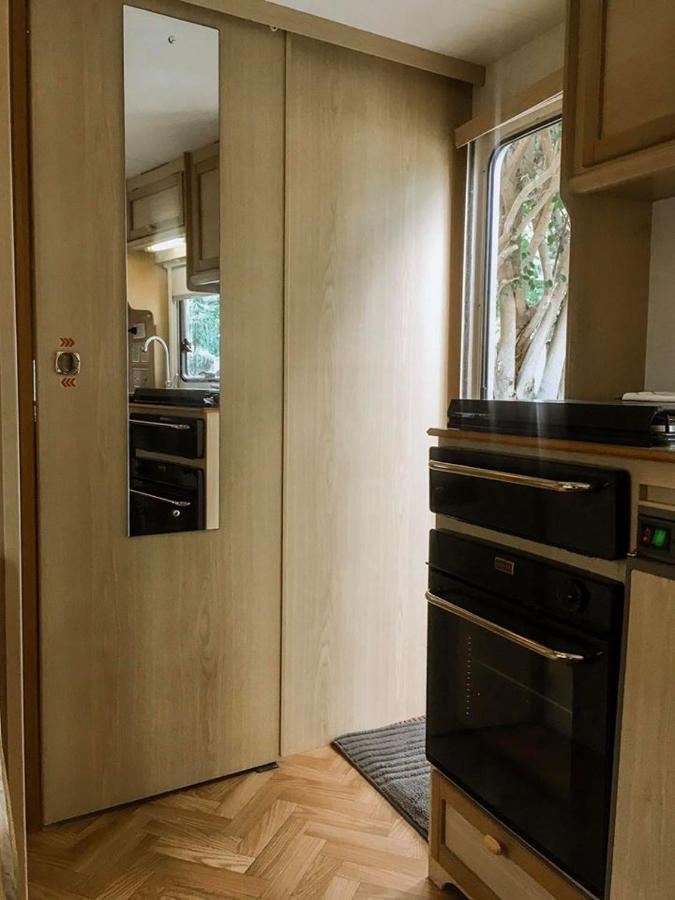 Nice Nite Campervans Αγιουτάγια Εξωτερικό φωτογραφία