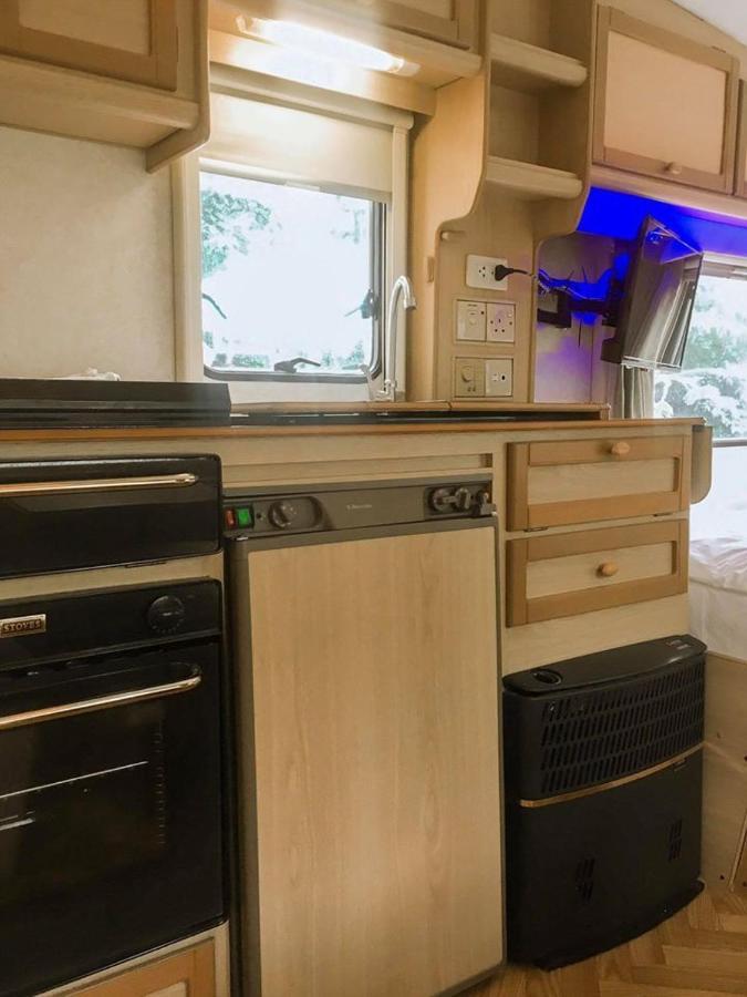 Nice Nite Campervans Αγιουτάγια Εξωτερικό φωτογραφία