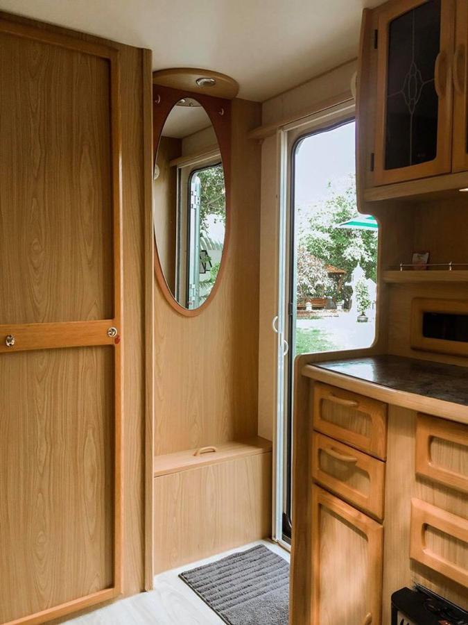 Nice Nite Campervans Αγιουτάγια Εξωτερικό φωτογραφία
