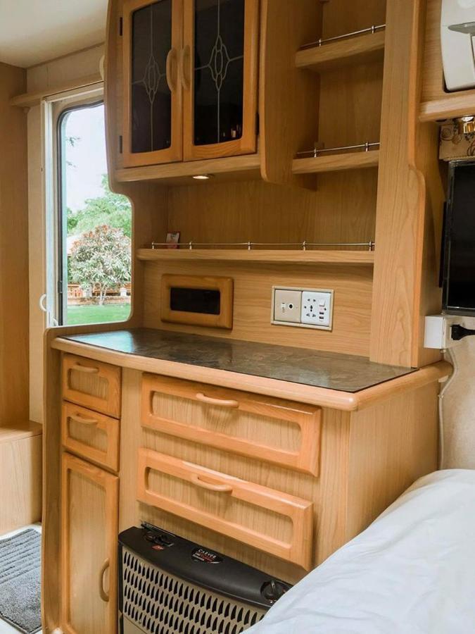 Nice Nite Campervans Αγιουτάγια Εξωτερικό φωτογραφία