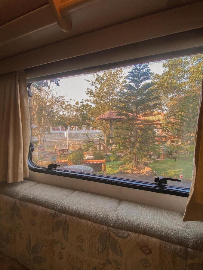 Nice Nite Campervans Αγιουτάγια Εξωτερικό φωτογραφία