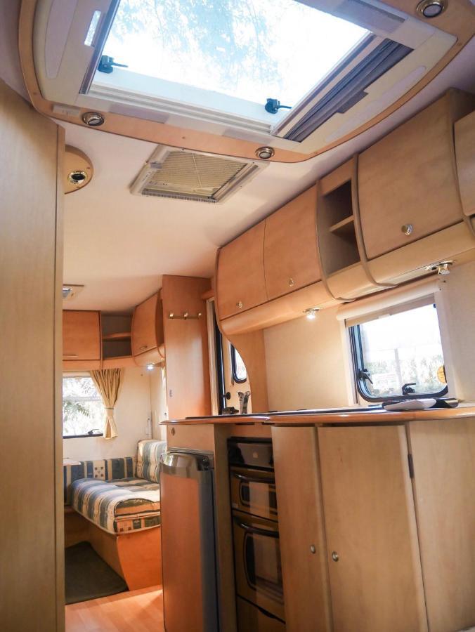 Nice Nite Campervans Αγιουτάγια Εξωτερικό φωτογραφία